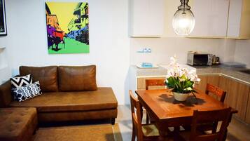 Standard Room | In-room dining