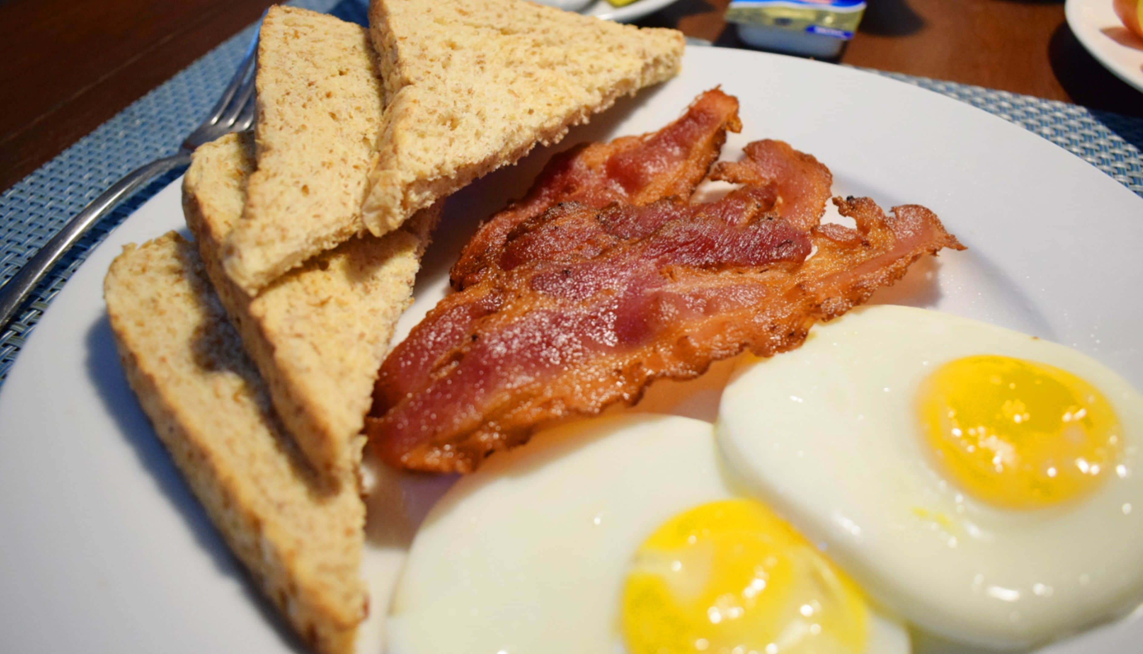 free daily cooked-to-order breakfast