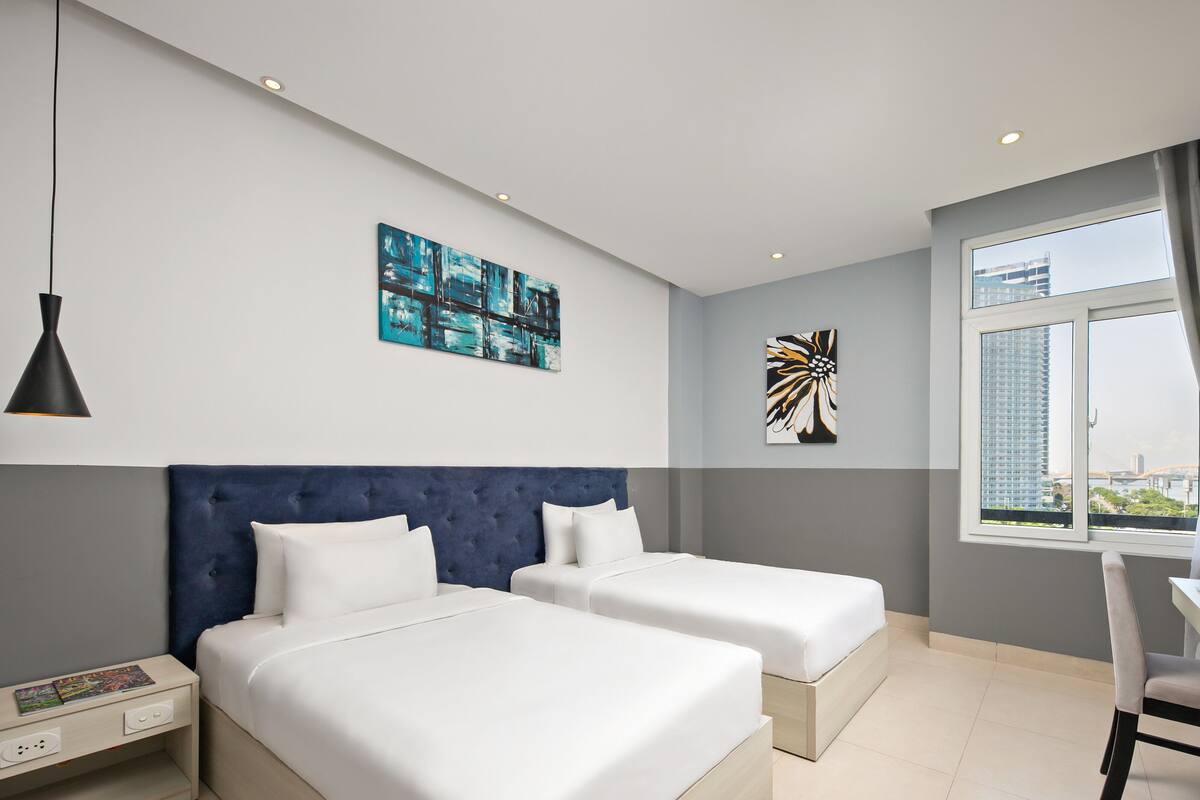 Superior Twin Room | Minibar, in-room safe, desk, WiFi (free)