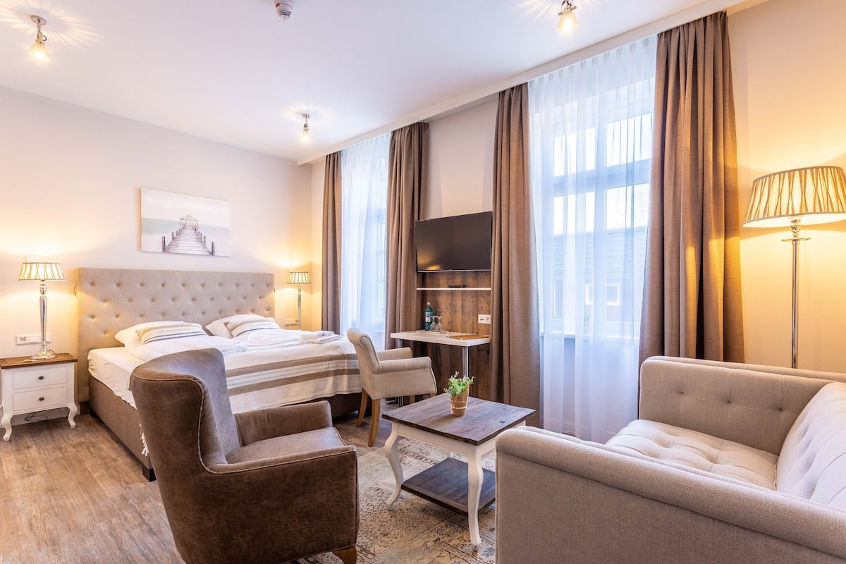1 bedroom, hypo-allergenic bedding, minibar, in-room safe