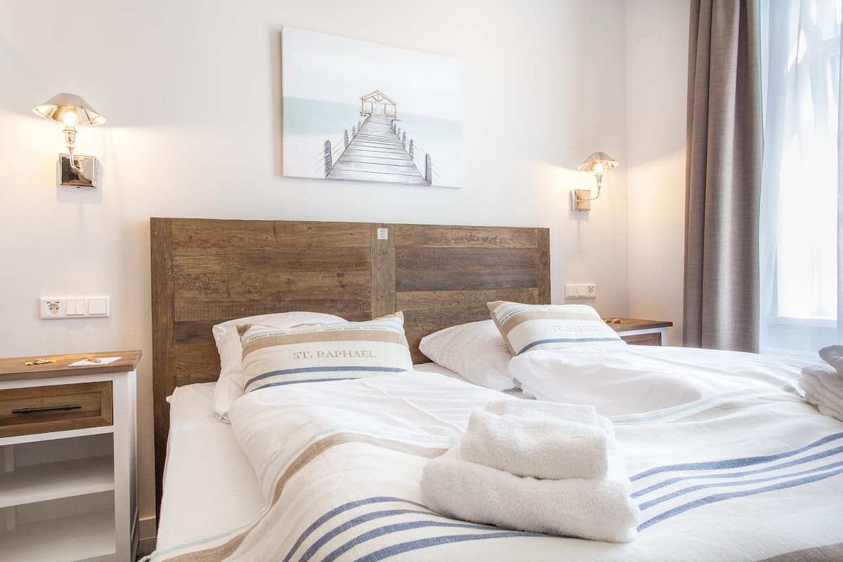 1 bedroom, hypo-allergenic bedding, minibar, in-room safe