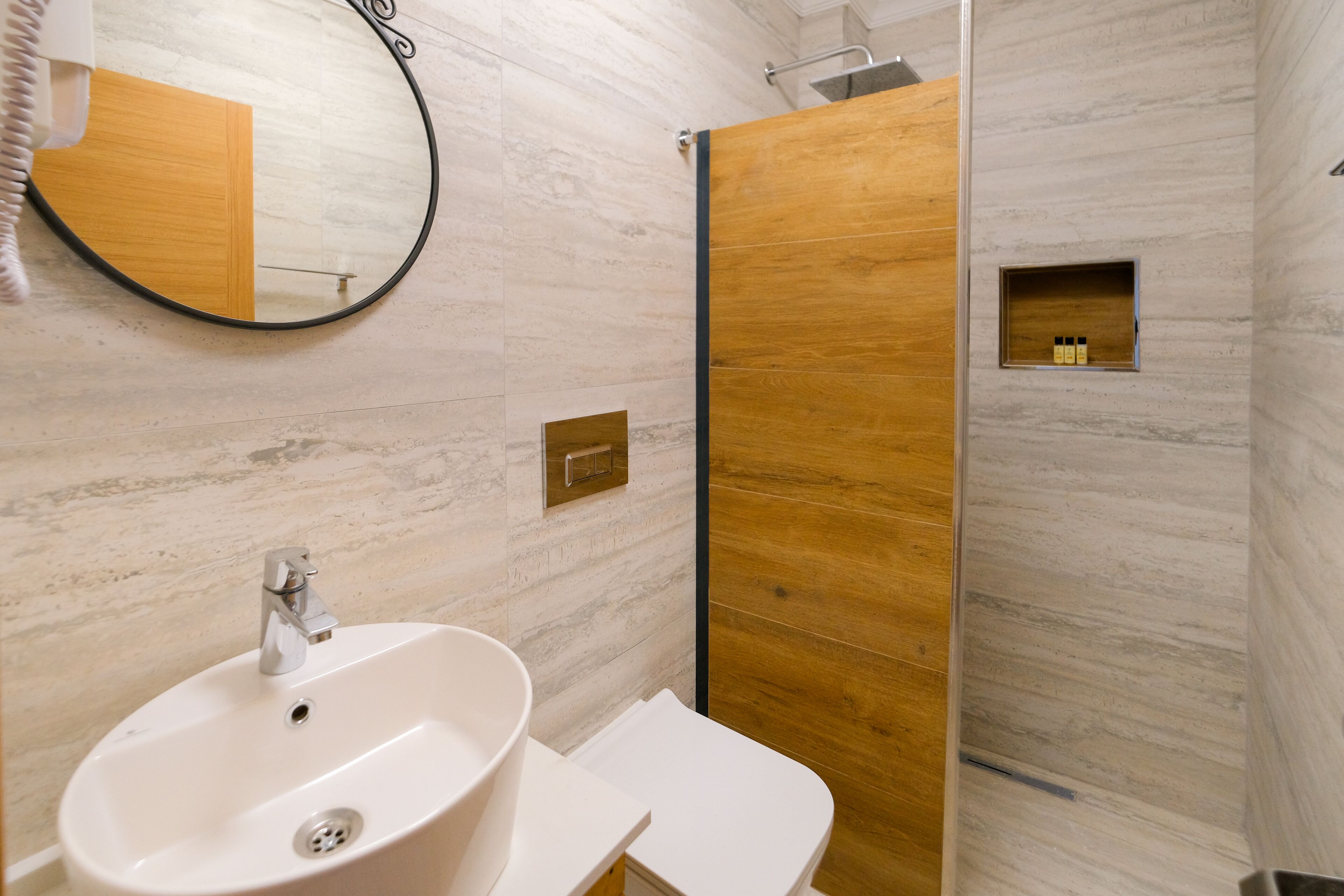 deluxe room, 1 double bed with sofa bed, lake view (shared pool access from inside the room) | bathroom | shower, free toiletries, hair dryer, slippers