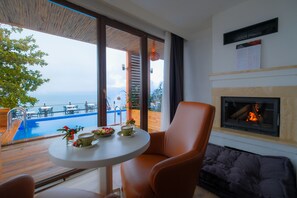 Deluxe Room, 1 Double Bed with Sofa bed, Lake View (shared pool access from inside the room)