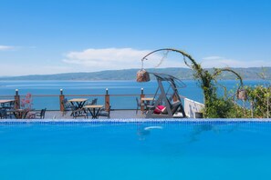 Vila superior, vista para o lago | Roupas de cama premium, camas Tempur-Pedic, frigobar, escrivaninha