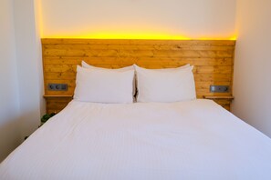 Quarto econômico, 1 cama de casal e sofá-cama (without pool) | Roupas de cama premium, camas Tempur-Pedic, frigobar, escrivaninha