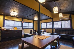 Casa clásica, cocina (Sakura) | Servicio a la habitación
