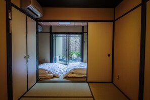 Free WiFi, bed sheets - Tofukuji Machiya inn Sakura & Tsuki (Kyoto)