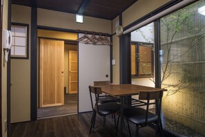 Casa clásica, cocina (Tsuki) | Servicio a la habitación