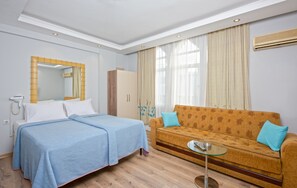 Egyptian cotton sheets, premium bedding, Select Comfort beds, minibar - Gvar Apart Hotel (Antalya)