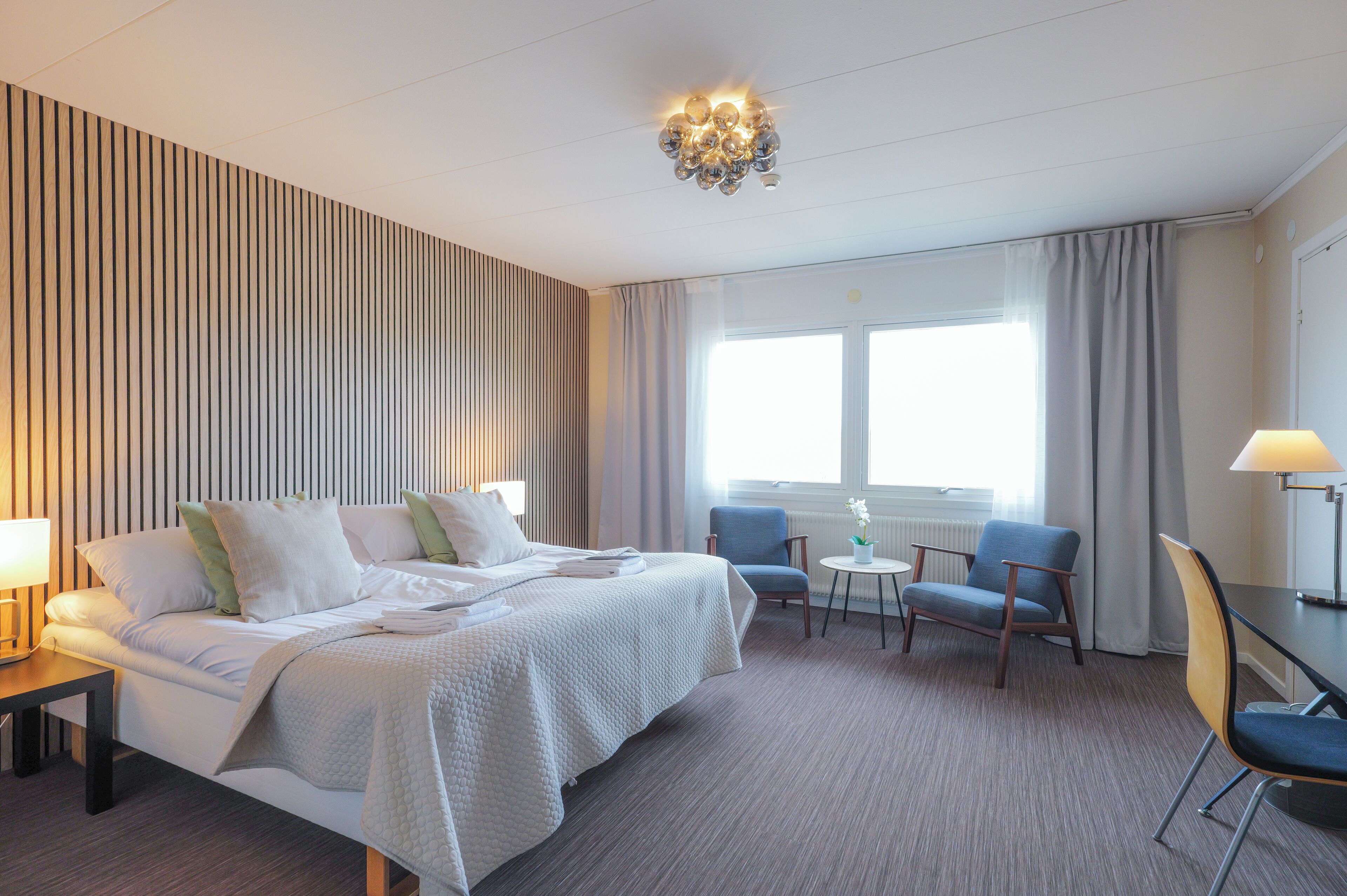 Suite | 办公桌、熨斗/熨板、免费 WiFi、床单