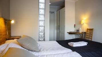 标准双床房 | 办公桌、熨斗/熨板、免费 WiFi、床单