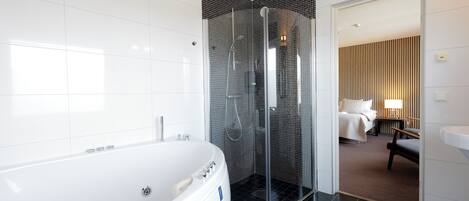 Suite | Douche de la salle de bain