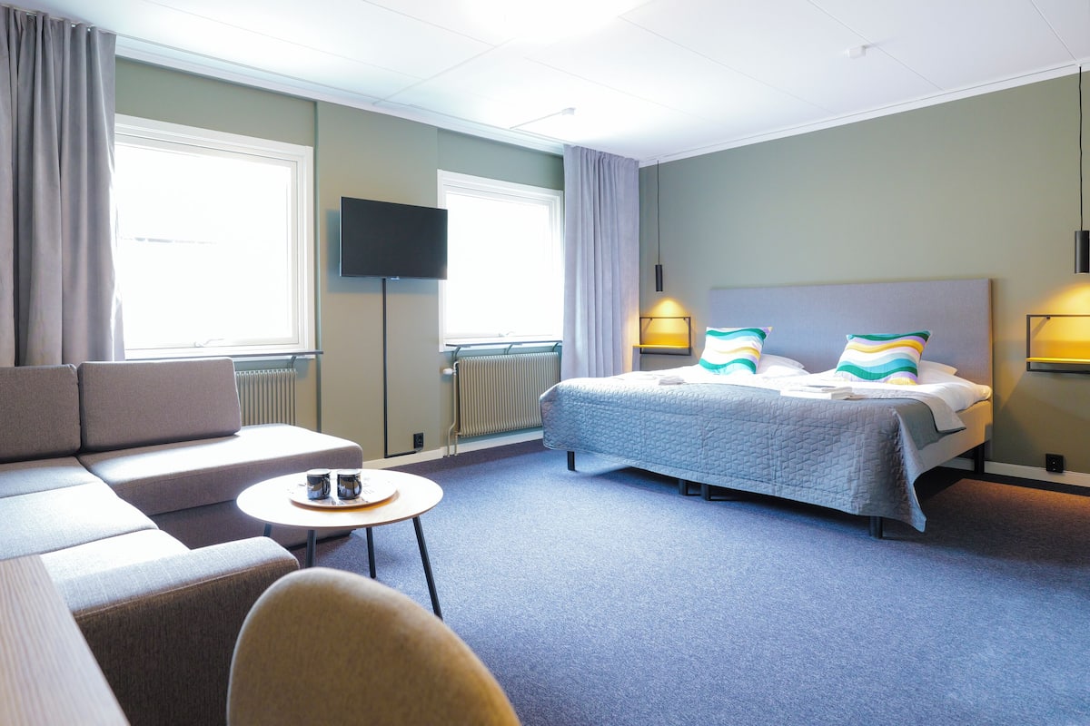 Junior Suite | Desk, iron/ironing board, free WiFi, bed sheets