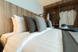 Junior Suite King Bed | 1 sovrum, allergitestade sängkläder och minibar