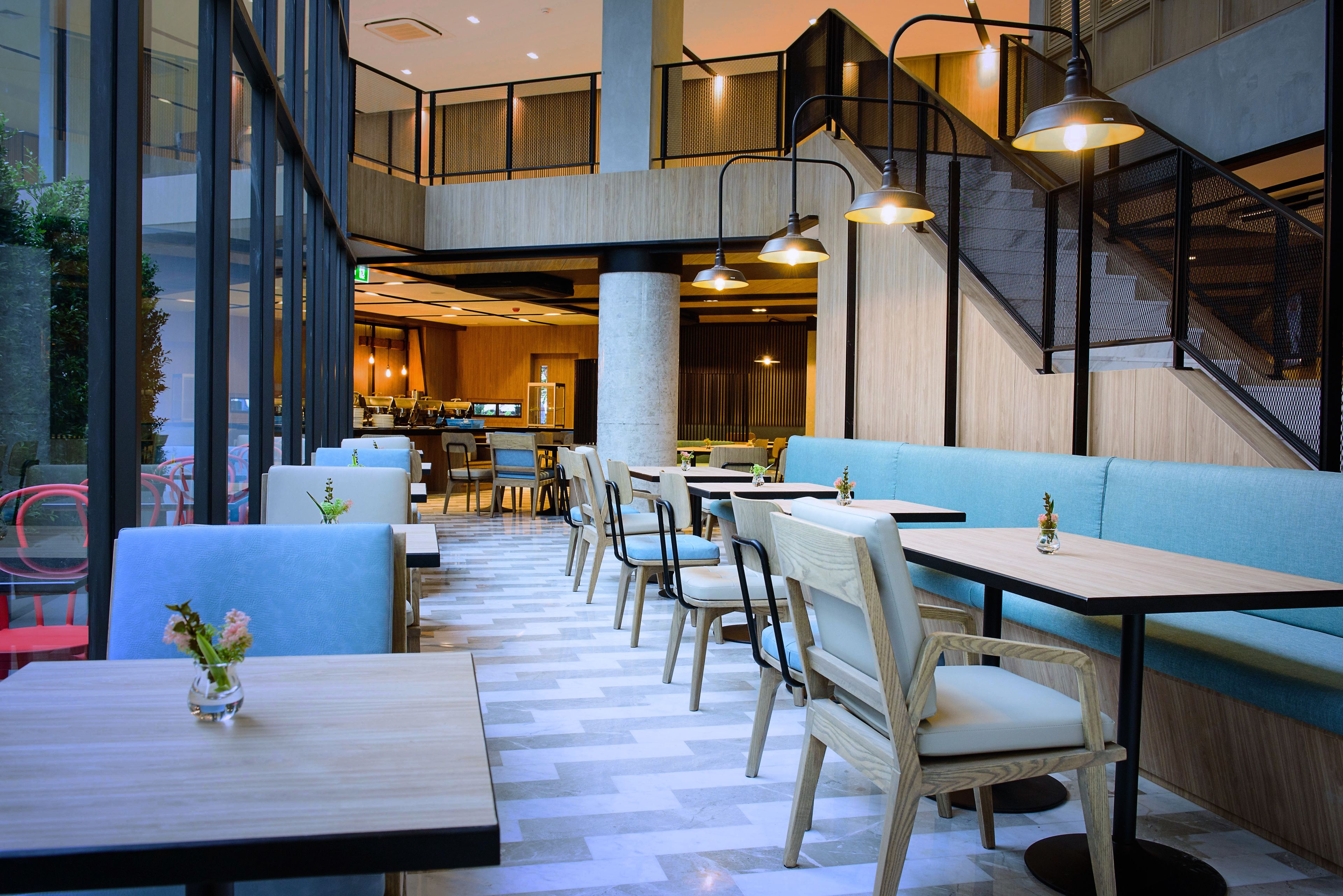 2 か所のレストラン (アジア料理)