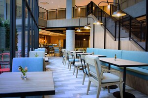 2 restaurantes, cocina asiática