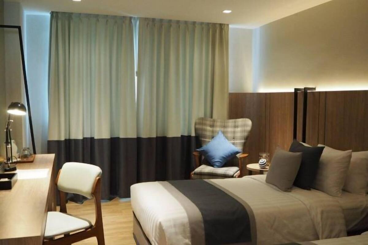 1 bedroom, hypo-allergenic bedding available, minibar, in-room safe