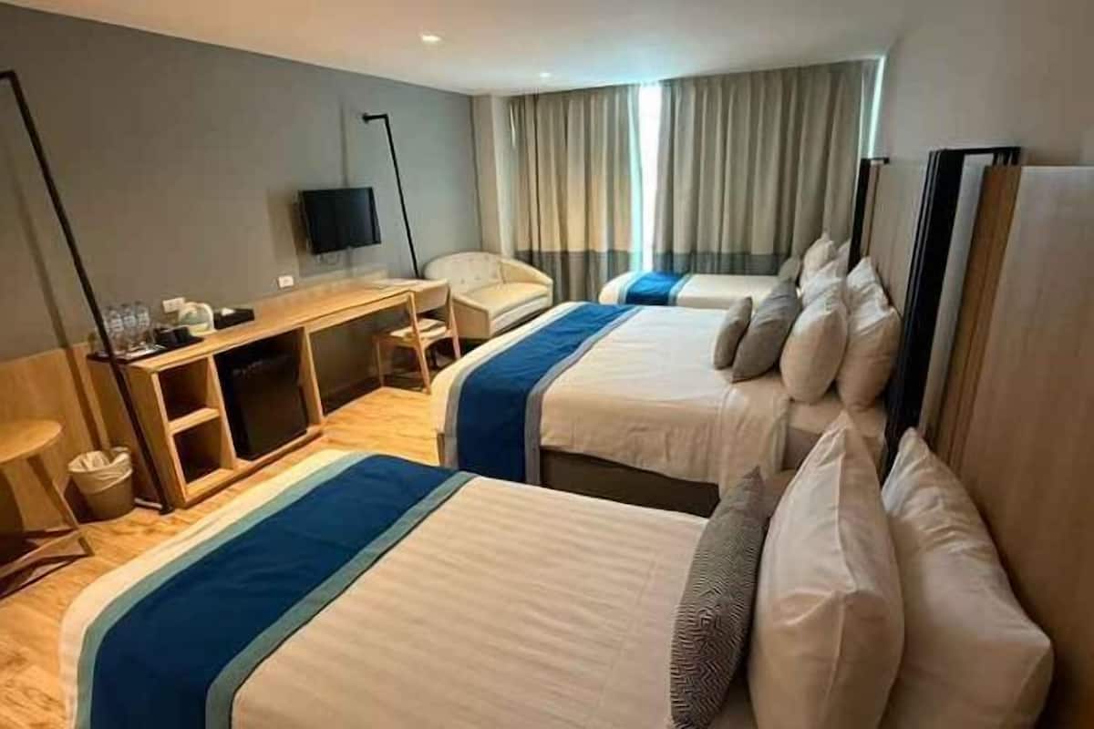 1 bedroom, hypo-allergenic bedding, minibar, in-room safe