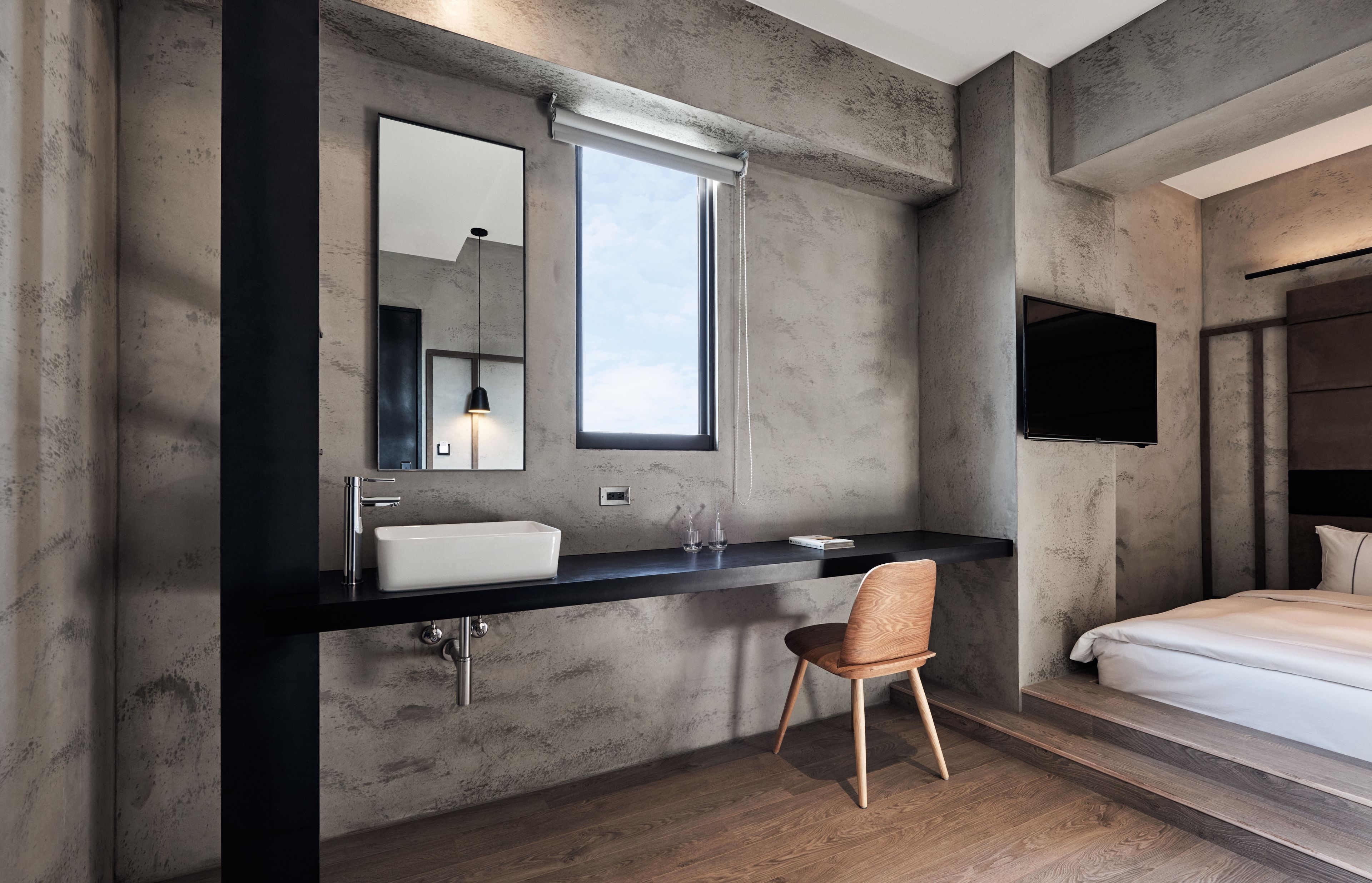 double room, 1 king bed | down duvets, in-room safe, blackout curtains, soundproofing