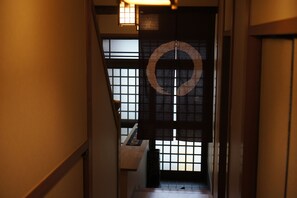 Interior entrance - Guest House Gosyo-Nishi (Kyoto)