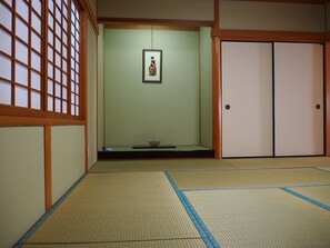 Japanese-Style Townhouse | 3 bedrooms, desk, free WiFi - Guest House Gosyo-Nishi (Kyoto)