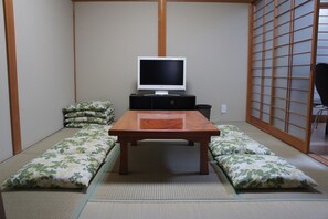 Japanese-Style Townhouse | Living room | Flat-screen TV - Guest House Gosyo-Nishi (Kyoto)