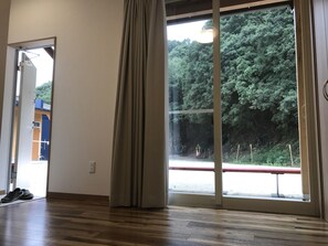 Blackout curtains, free WiFi
