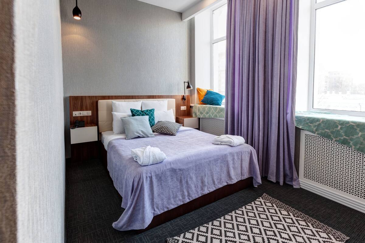 Standard Double Room | Minibar, in-room safe, desk, soundproofing