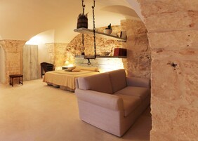 Ropa de cama de alta calidad, minibar y decoración personalizada