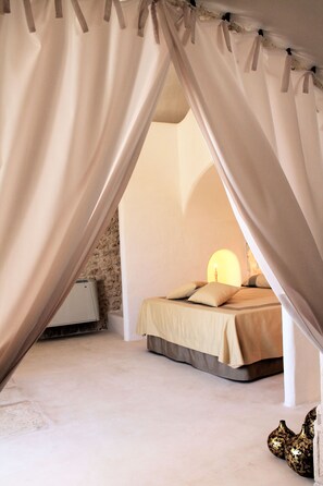 Camera Romantica | Biancheria da letto di alta qualità, minibar, con stile personalizzato