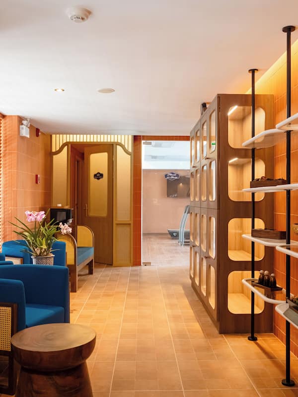 Couples treatment rooms, sauna, steam room, body treatments