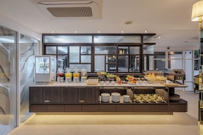 Desayuno buffet todos los días (con cargo)