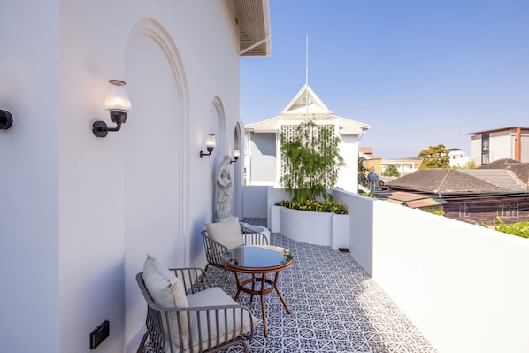 Thapae Corner Private Romantic Suite | Terassi/patio