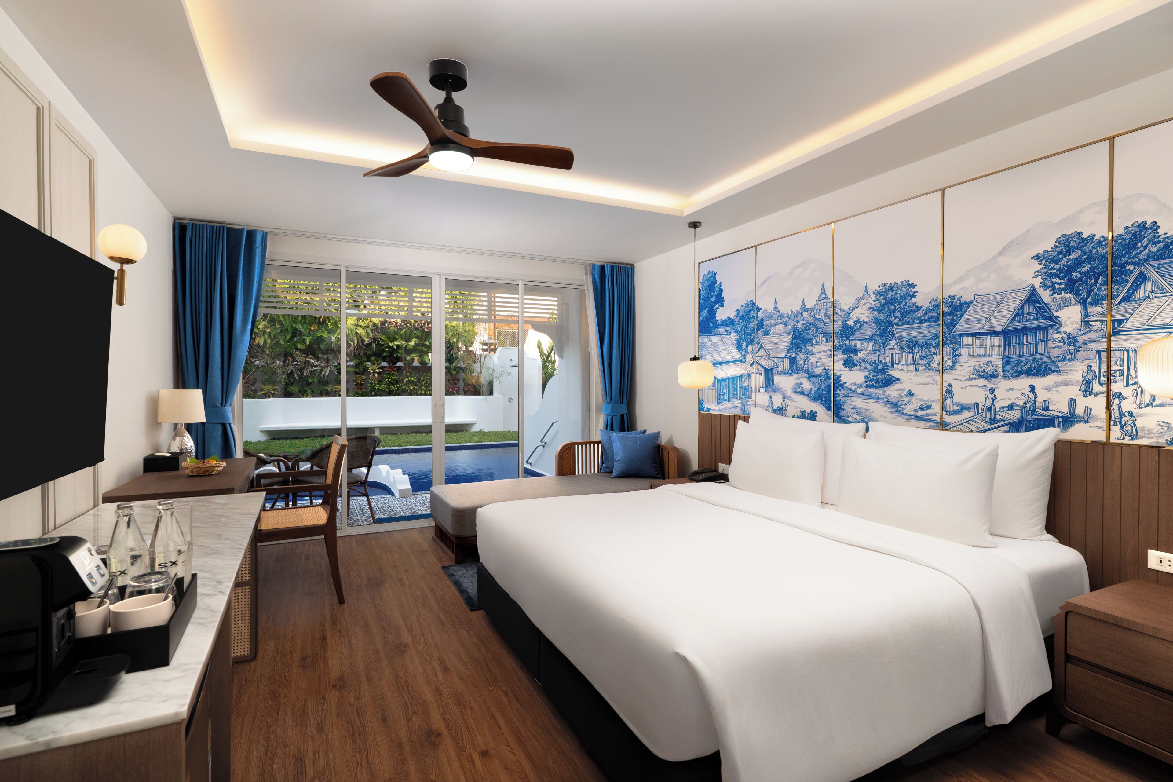 Jacuzzi Pool Access Suite | Interior