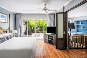 Executive Jacuzzi Suite | 1 bedroom, premium bedding, Tempur-Pedic beds, minibar