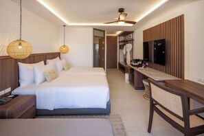Spa Suite with Private Jacuzzi | Luxe beddengoed, Tempur Pedic-bedden, een minibar, een kluis op de kamer