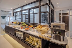Dagelijks ontbijtbuffet (THB 490 per persoon)