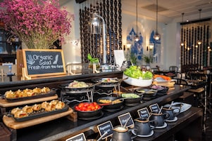 Daily buffet breakfast for a fee