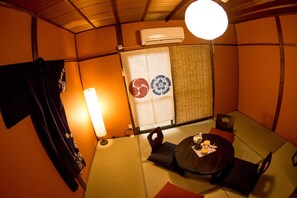 1 habitación, escritorio y cortinas blackout 