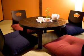 1 habitación, escritorio y cortinas blackout 