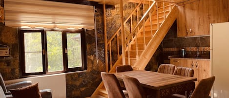 Familien-Maisonette | Wohnbereich | LCD-Fernseher