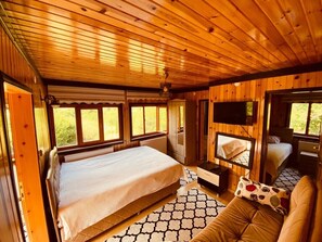 Deluxe Condo | Desk, laptop workspace, iron/ironing board, free WiFi