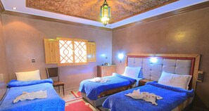 Quarto triplo panorâmico | Roupa de cama, acesso para cadeiras de rodas