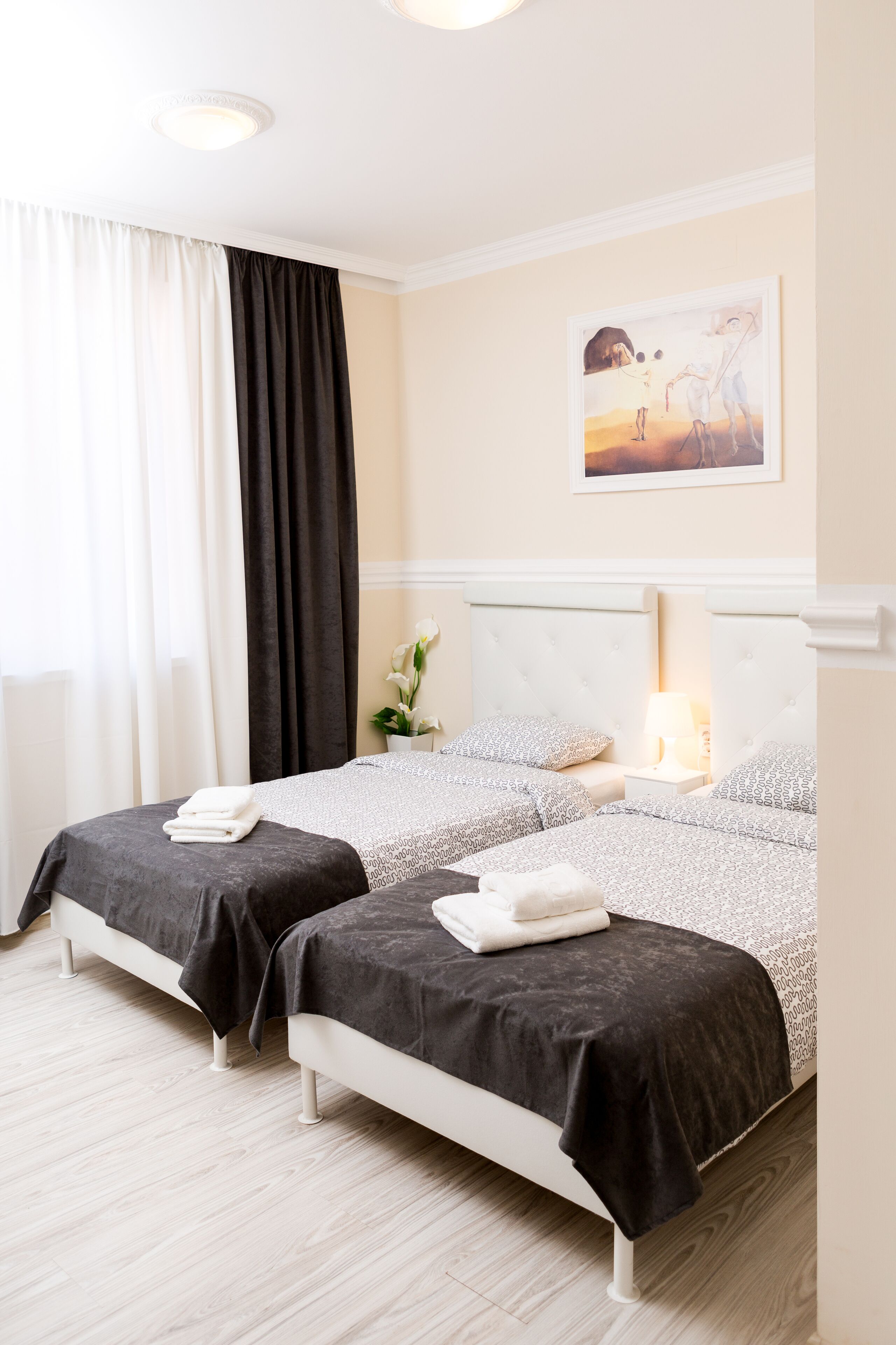 Double or Twin Room | Minibar, in-room safe, desk, soundproofing