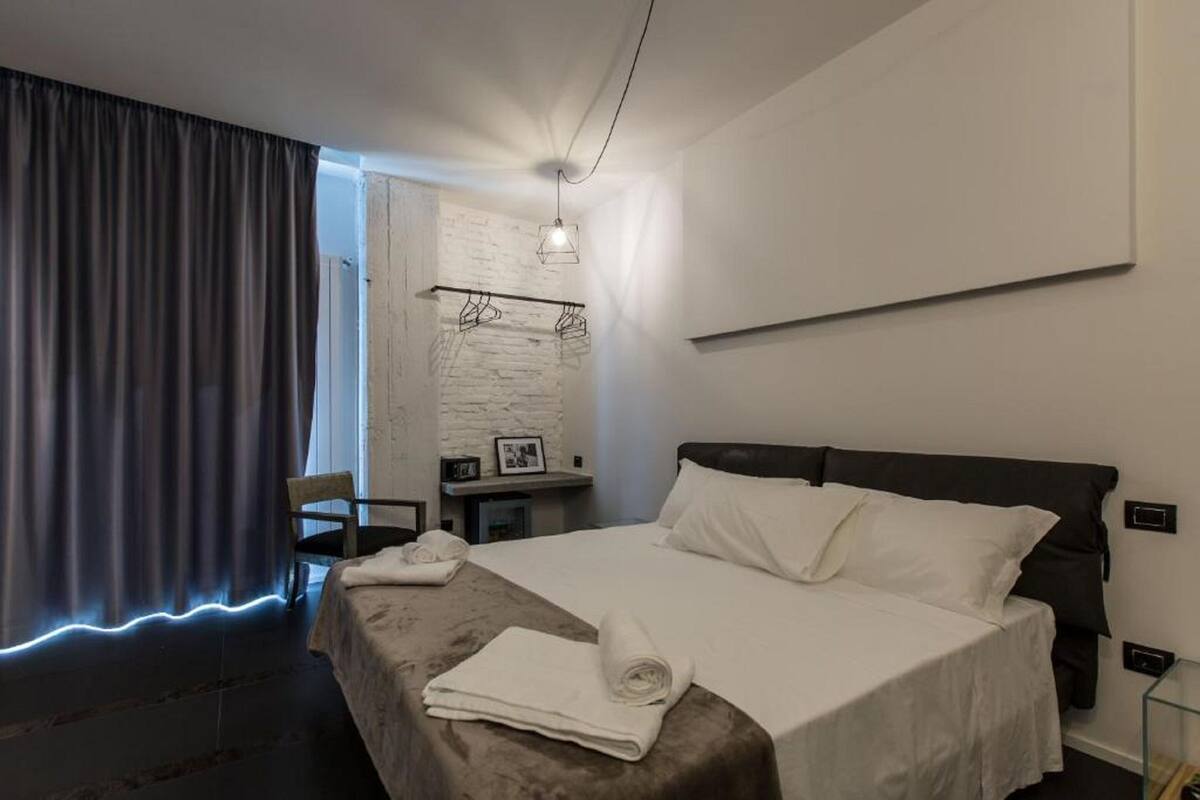 Deluxe Triple Room, Balcony, City View | Frette Italian sheets, premium bedding, in-room safe, desk