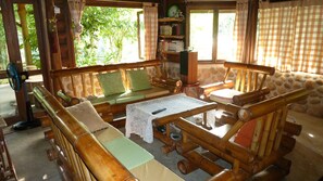Lobby sitting area - Baandin Chiewlarn Resort (Ban Ta Khun)
