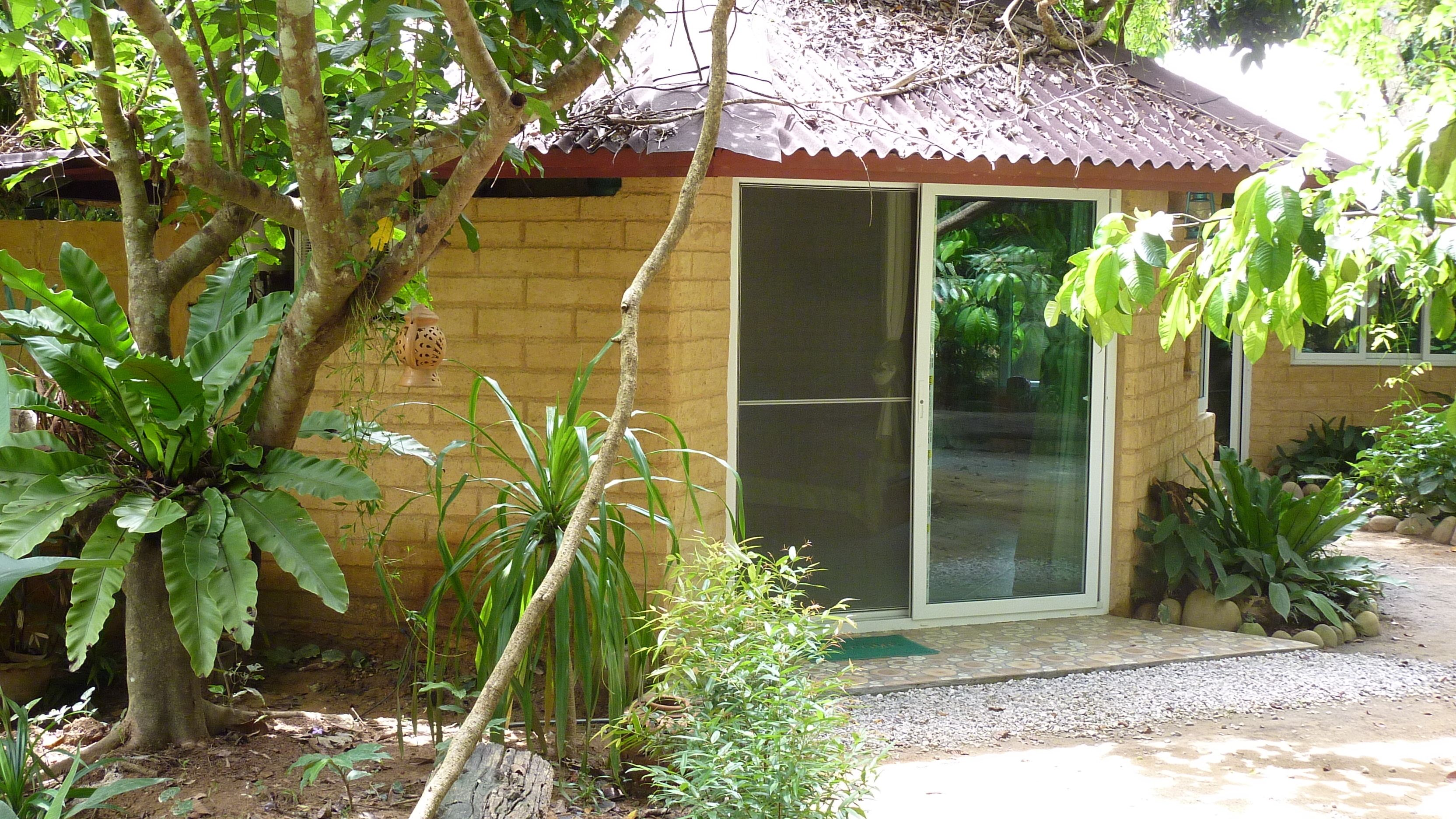 المنشأة من الخارج