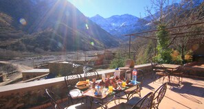 Free daily local cuisine breakfast - Hotel Armed (Asni)