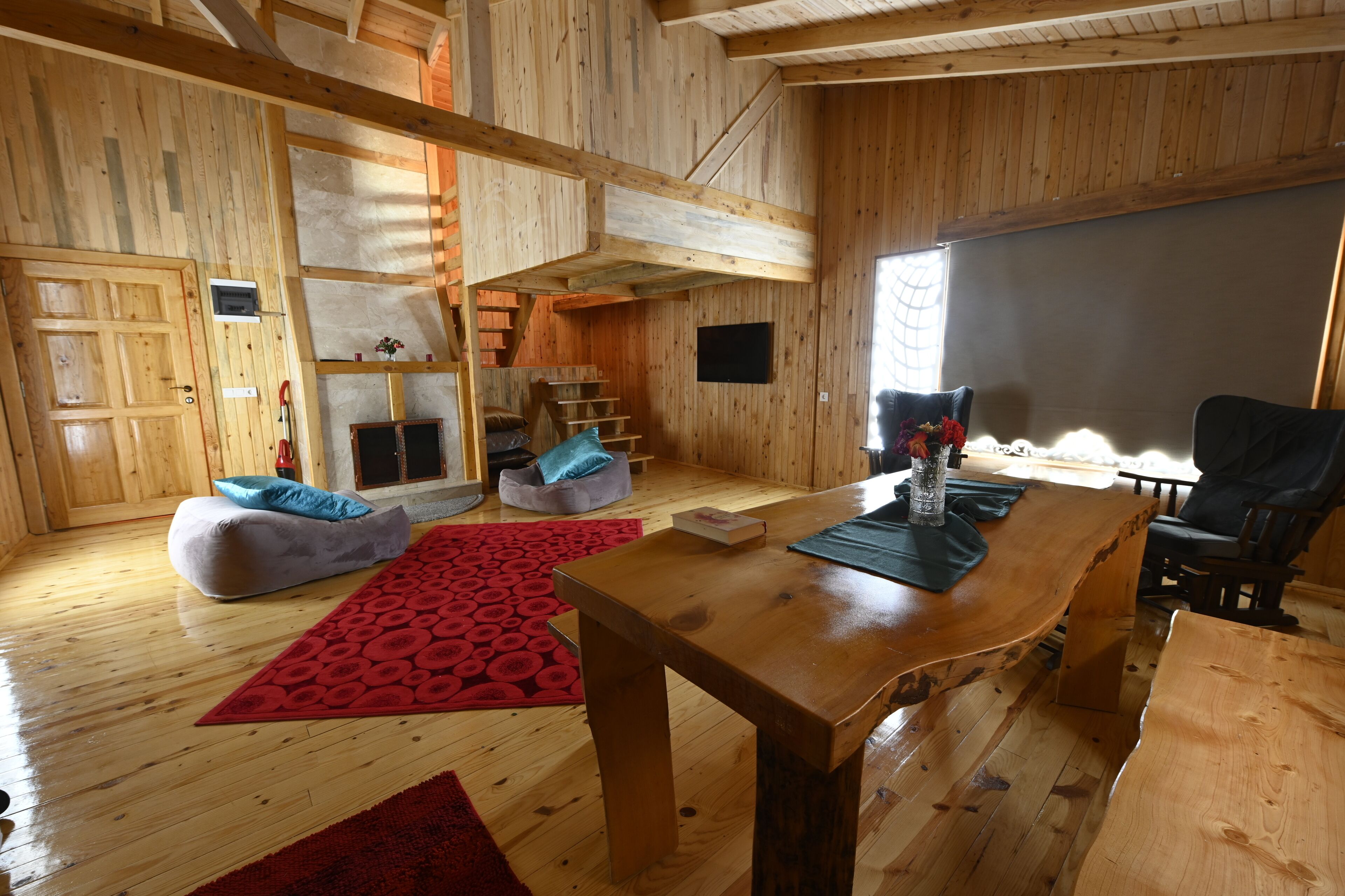 Honeymoon Suite | Living room