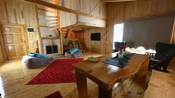 Honeymoon Suite | Living room